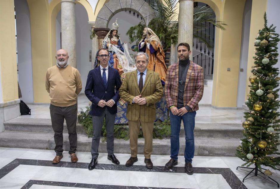 El presidente de la Diputación de Córdoba, Salvador Fuentes (segundo por la dcha.), junto a los presidentes de la Mancomunidad de Los Pedroches, Santiago Cabello, y de la Mancomunidad del Guadiato, Pedro López, en su visita a Pozoblanco