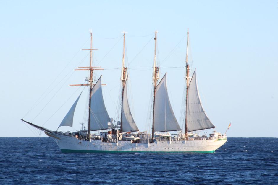 El buque escuela Juan Sebastián de Elcano, durante sus últimas pruebas de mar, a mediados de diciembre