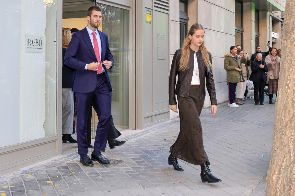 Irene Urdangarin, con su hermana a la salida del restaurante Pa-Bú