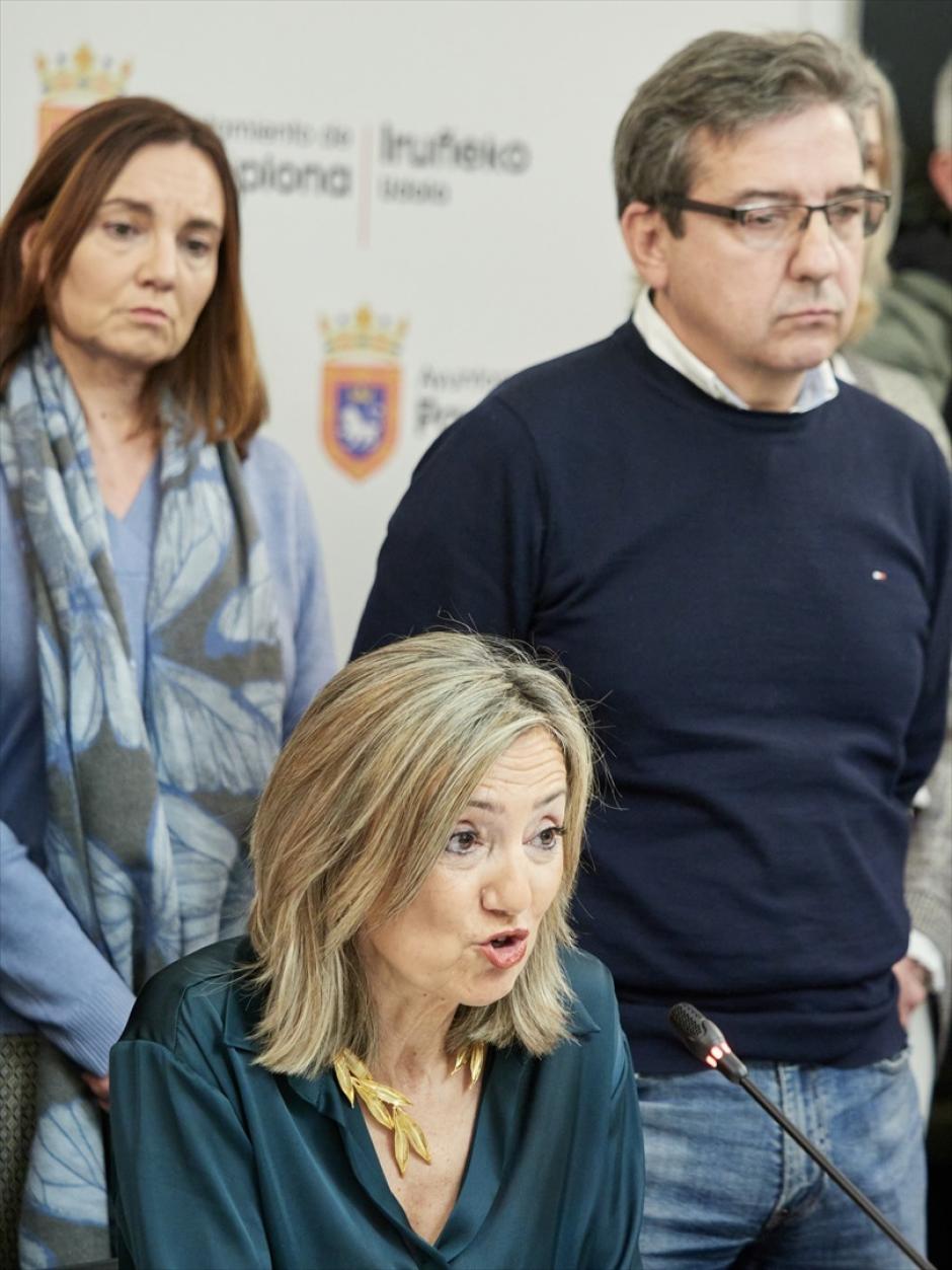 La actual alcaldesa, Cristina Ibarrola, durante una rueda de prensa tras la presentación de una moción de censura en su contra, a 13 de diciembre de 2023, en Pamplona, Navarra (España). EH Bildu y PSN han alcanzado un acuerdo para presentar una moción de censura en el Ayuntamiento de Pamplona con el fin de desbancar de la alcaldía a Cristina Ibarrola (UPN). La moción de censura otorga la Alcaldía al portavoz de EH Bildu, Josepa Asiron, quien ya fue primer edil en la legislatura 2015-2019. Cristina Ibarrola accedió a la Alcaldía de Pamplona el pasado mes de junio como candidata de la lista más votada en las elecciones de mayo, aunque estaba en minoría, ya que EH Bildu, PSN, Geroa Bai y Contigo-Zurekin suman 16 de los 27 concejales del pleno.
13 DICIEMBRE 2023;ALCALDESA;MOCIÓN DE CENSURA;PSOE;BILDU;PACTOS;
Eduardo Sanz / Europa Press
13/12/2023