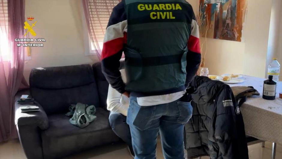 La Guardia Civil, durante la operación contra unos secuestradores en Alicante