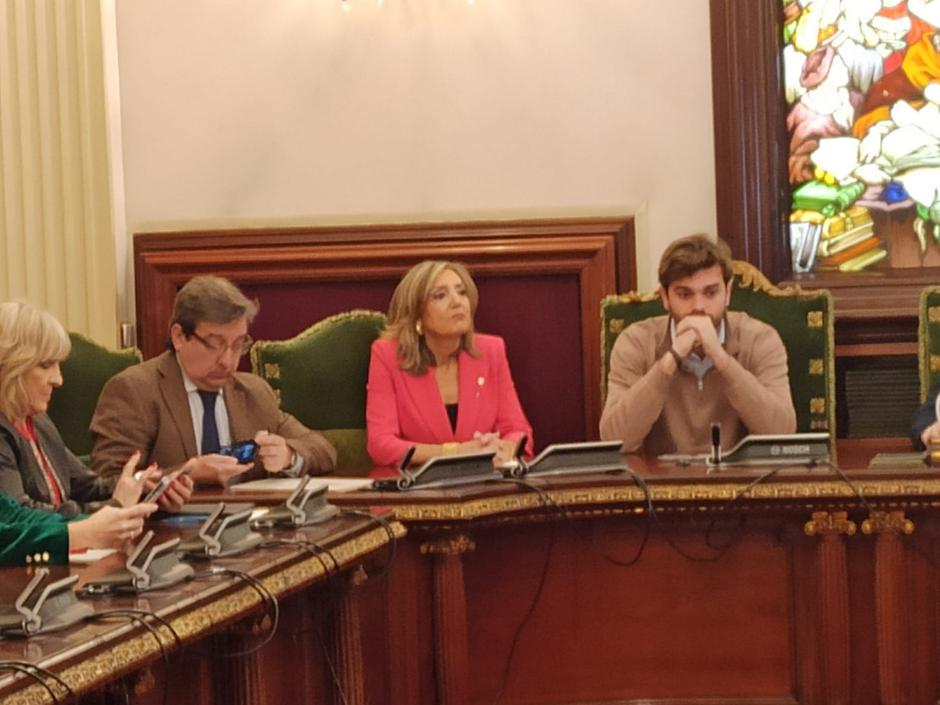 Varios concejales en el Ayuntamiento de Pamplona