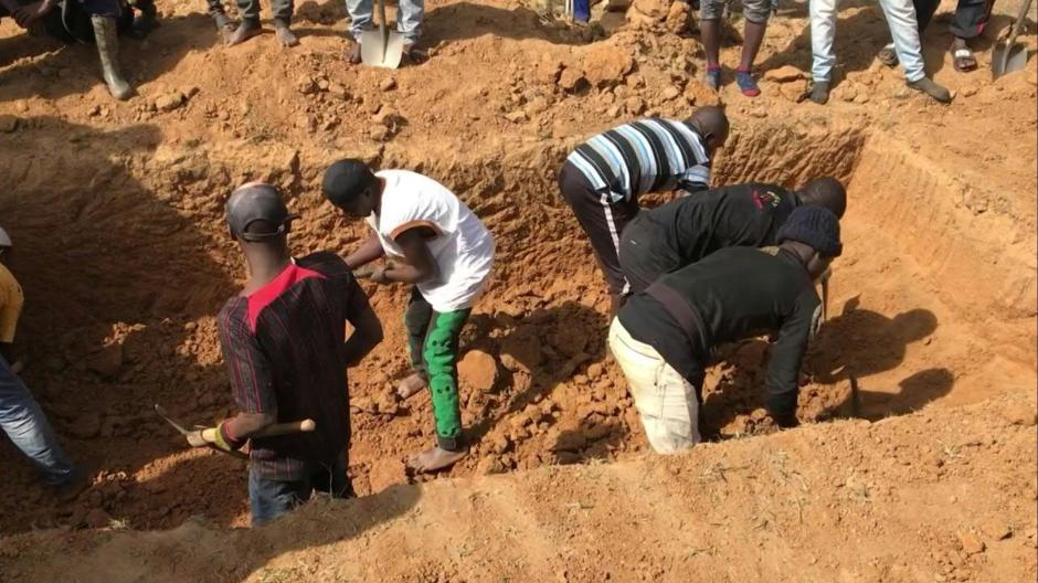 Los fallecidos en los ataques perpetrados por grupos islamistas por toda la región centro del país comienzan ahora a ser enterrados