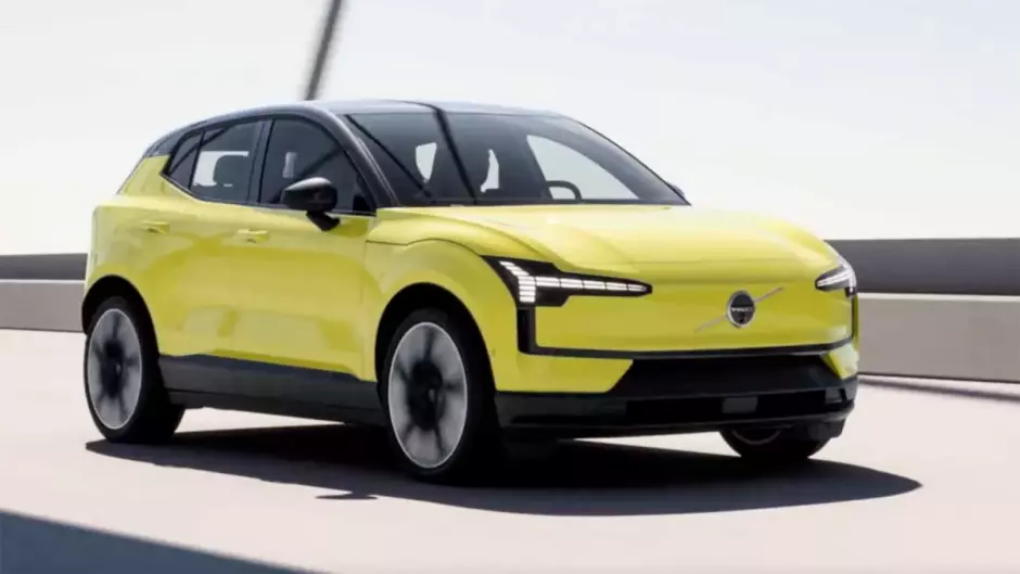 Volvo EX30. Nunca pensábamos que íbamos a ver un Volvo de estas características. Con una carrocería de 4,23 metros de largo es perfecto para la ciudad, disponible con dos motores eléctricos de 270 y 430 caballos, y lo más sorprendente: un precio de acceso de venta de 36.700 euros con toda la calidad y seguridad Volvo