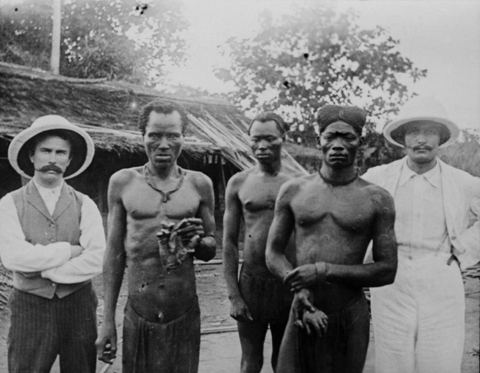 Foto de «Hombres congoleños con las manos cortadas», tomada por Alice Seeley Harris