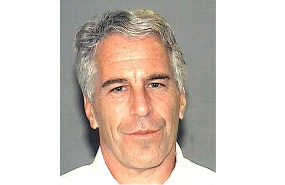 Jeffrey Epstein en una fotografía de la policía del condado de Palm Beach