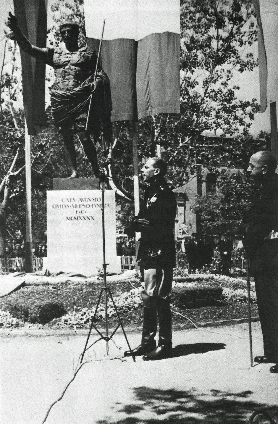 Inauguración de la estatua en Zaragoza