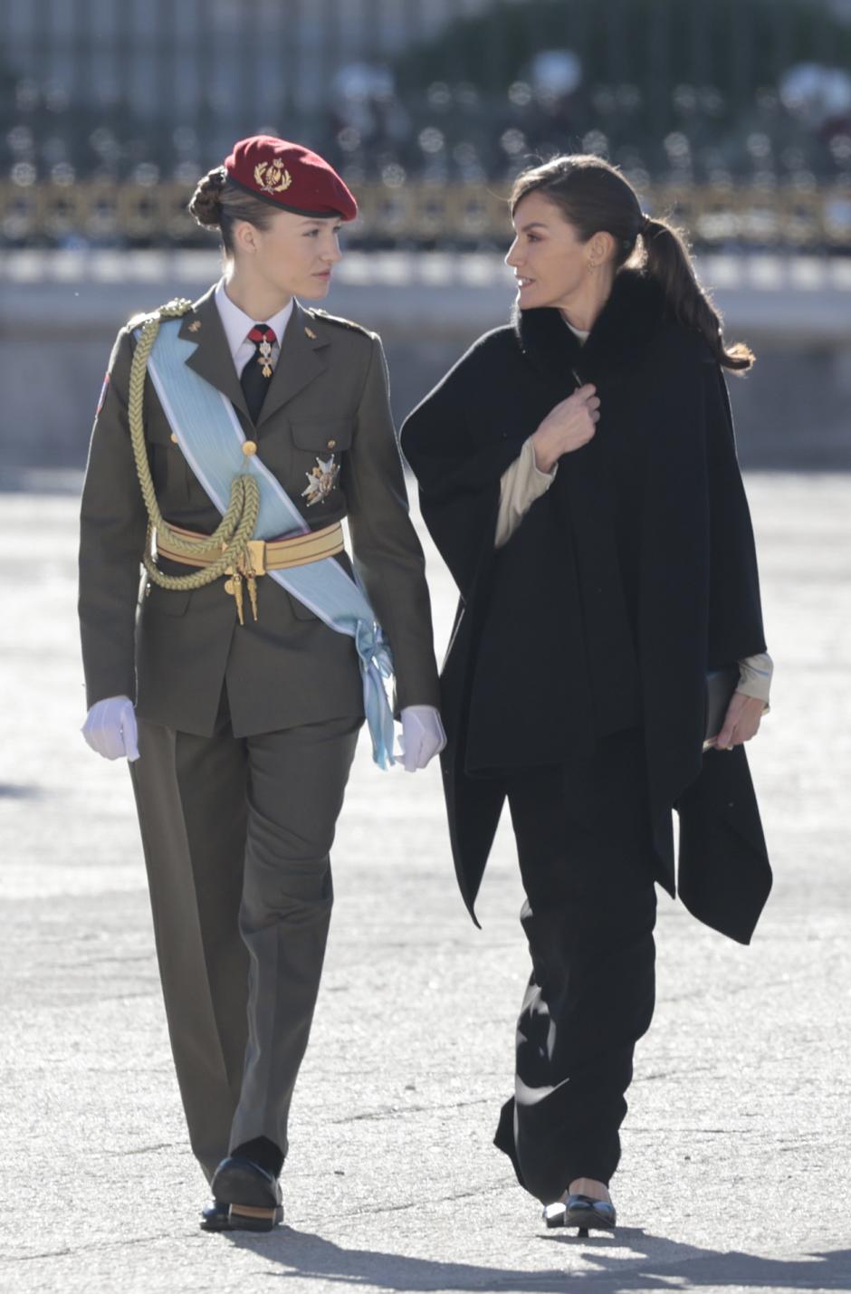 La Reina Letizia y la Princesa de Asturias, a su llegada a la Pascua Militar de 2024