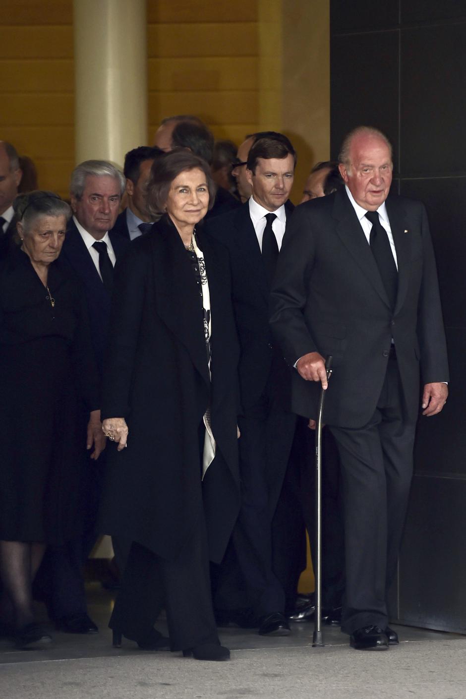Los Reyes de España Juan Carlos I y Sofía de Grecia junto a Pedro y Teresa de Borbon Dos Sicilias durante el entierro de Alicia de Borbón Parma en Madrid.
28/03/2017