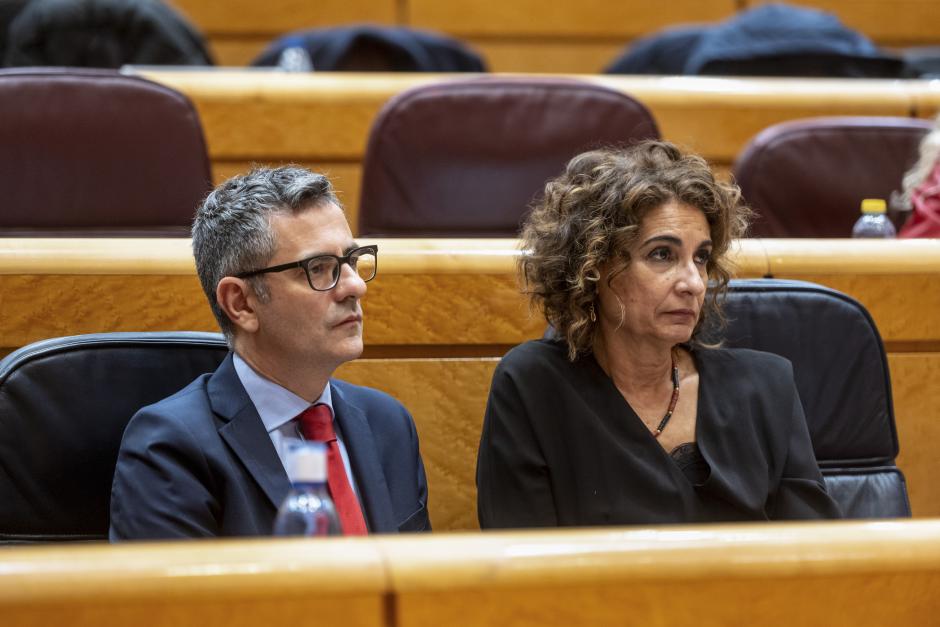 Félix Bolaños y María Jesús Montero, durante el pleno