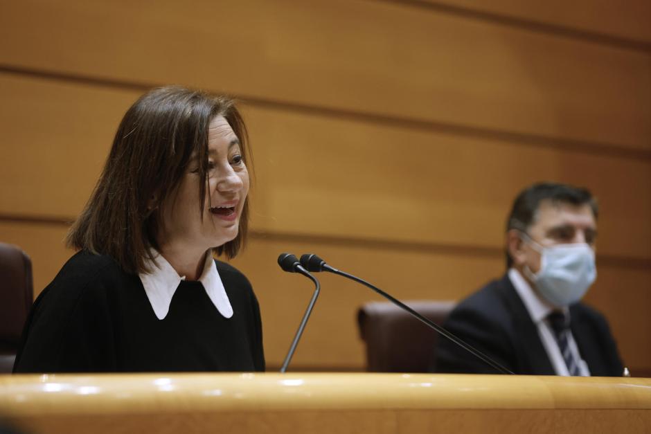 La presidenta del Congreso, Francina Armengol, interviene en el pleno, reunido excepcionalmente en el Senado