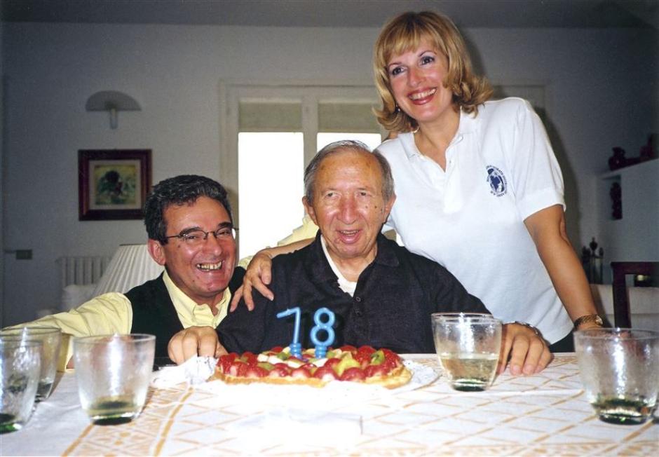 Jesús Carrascosa y su mujer, Jone Echarri, con el fundador de Comunión y Liberación, Luigi Giussani