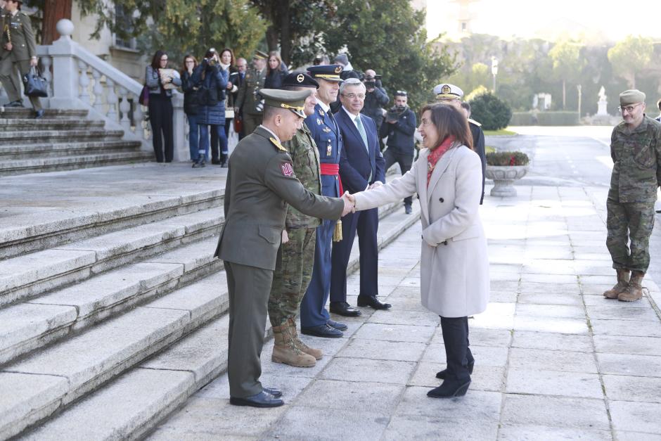 La ministra de Defensa, Margarita Robles, ha sido recibida por toda la cúpula militar