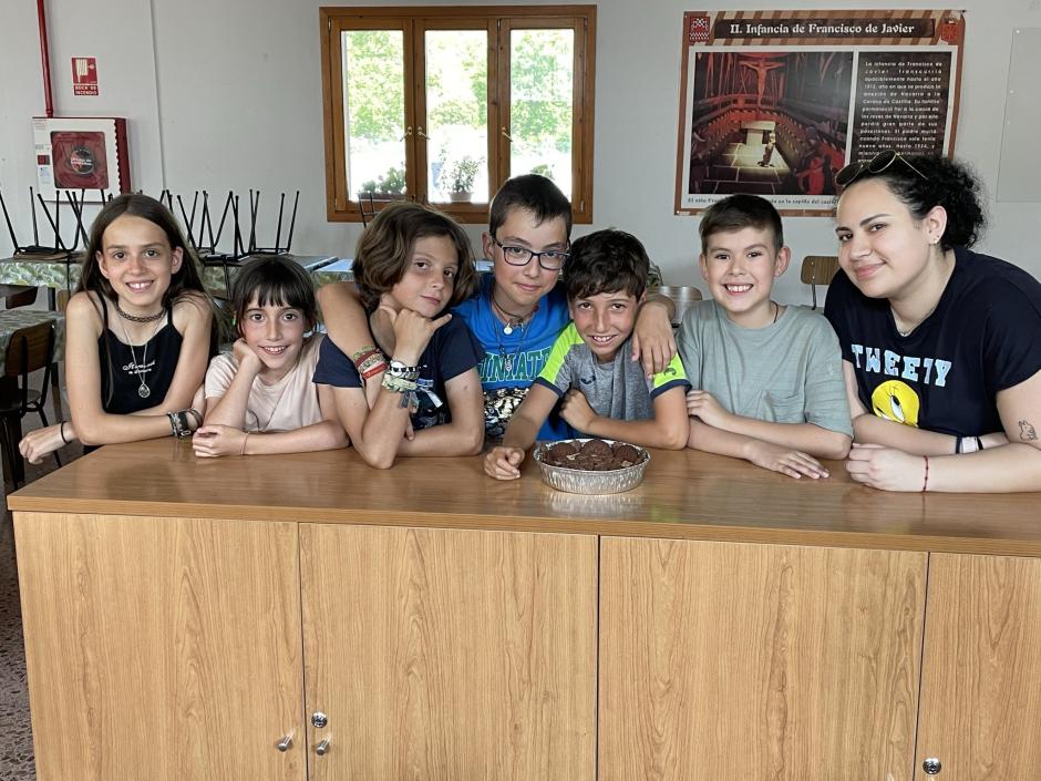 Mateo y sus compañeros en el campamento de Infancia Misionera