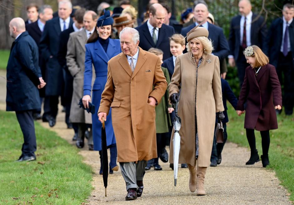 Rei Carlos III e Rainha Camilla presentes no dia de Natal em Sandringham, Norfolk, Inglaterra, 25 de dezembro de 2023