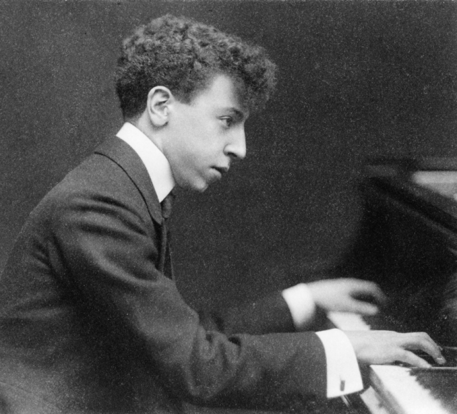 El pianista Arthur Rubinstein en 1906