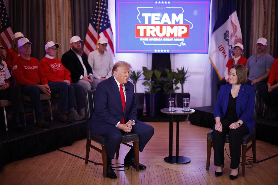 Donald Trump durante un acto de campaña televisado en Iowa