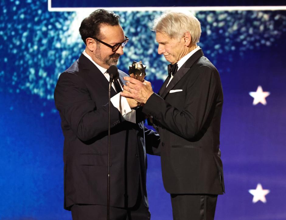 James Mangold entregó el premio de honor a Harrison Ford