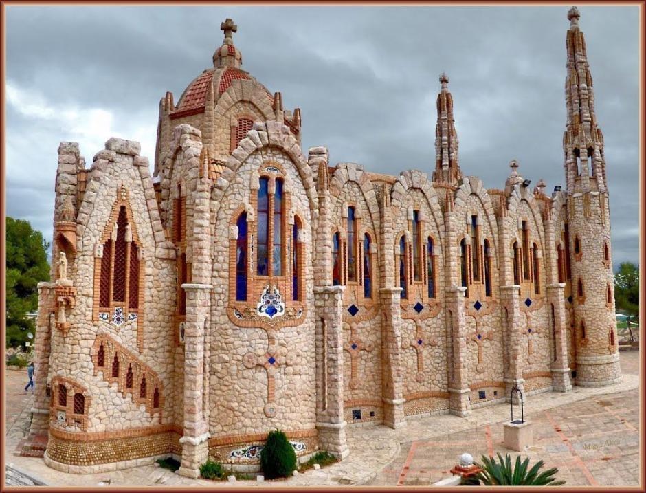 Santuario de Santa María Magdalena 'Pequeña Sagrada Familia' en Novelda