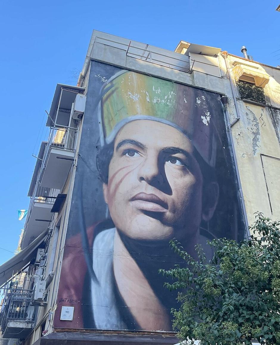 El camorrista Luigi Giuliano como San Genaro en un mural de Nápoles