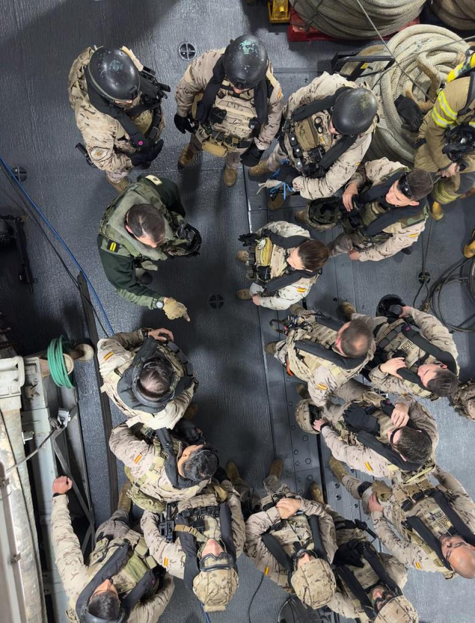 Reunión de coordinación de infantes de marina en el ejercicio MAR41 de la Armada