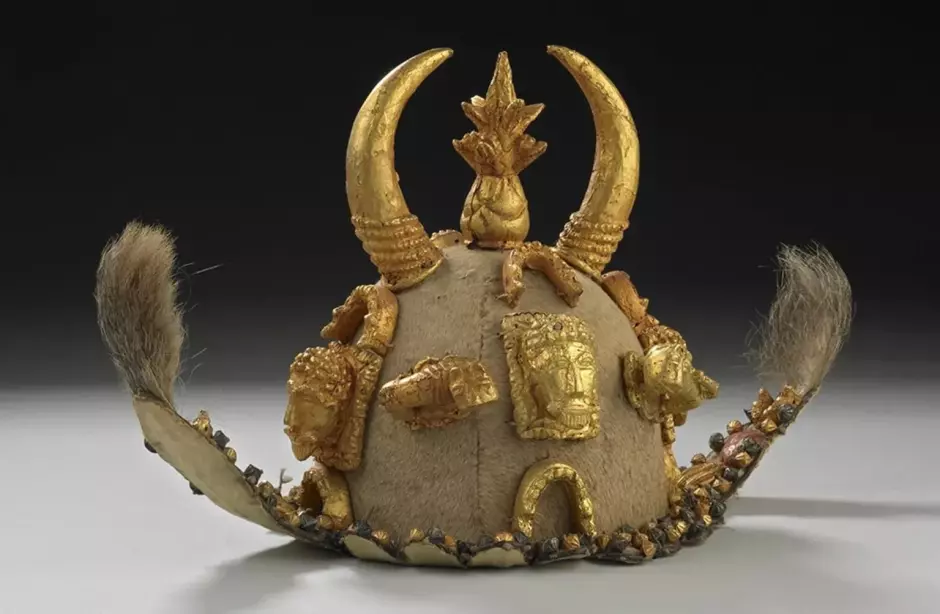 Un gorro ceremonial del palacio real de Asante en la colección del Museo Británico