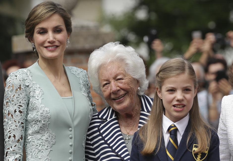 Infant Sofia de Borbon during her first holy communion with her mother Queen Letizia and her great grandmother Menchu Alvarez in Madrid, Spain, Wednesday, May 17, 2017