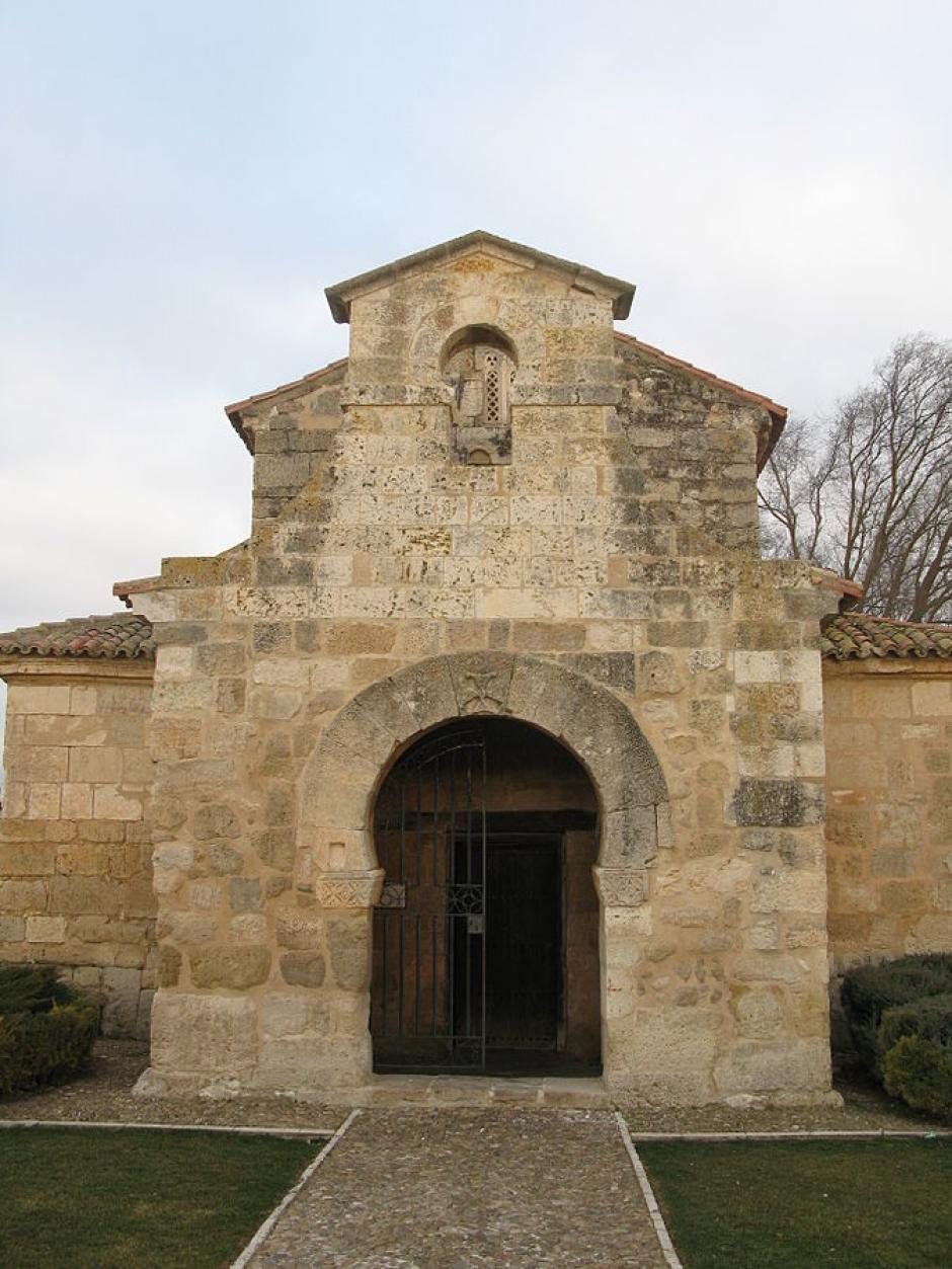 Portada principal de san Juan de Baños (Palencia)