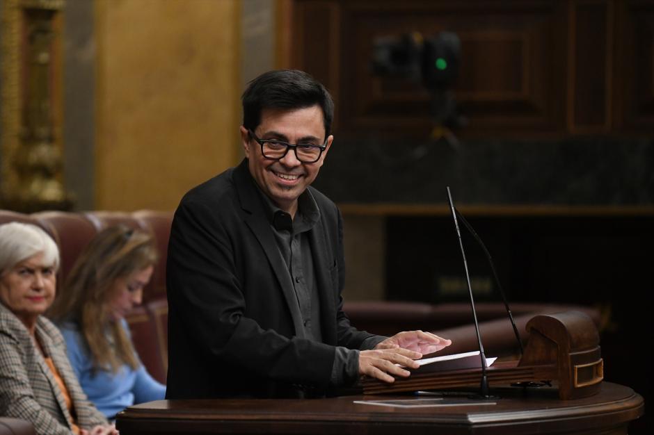 El secretario primero de la Mesa del Congreso, Gerardo Pisarello, interviene durante una sesión plenaria, en el Congreso de los Diputados, a 30 de enero de 2024, en Madrid (España). El Pleno del Congreso celebra una sesión extraordinaria hoy para debatir y votar el dictamen de la Comisión de Justicia a la Proposición de Ley Orgánica de amnistía para la normalización institucional, política y social en Cataluña, así como las enmiendas que se mantengan vivas y los votos particulares que, en su caso, se han presentado. La votación final requiere del apoyo de la mayoría absoluta de la Cámara (176 votos) al tratarse de una ley orgánica.
30 ENERO 2024;AMNISTÍA;PLENO;CONGRESO;POLÍTICOS;LEY;SESIÓN
Fernando Sánchez / Europa Press
30/1/2024