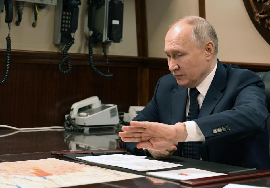 El presidente ruso Vladimir Putin durante una reunión con su ministro de Defensa, Sergei Shoigu