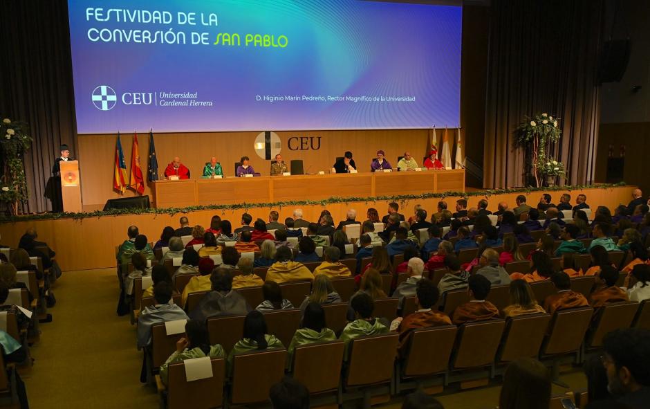 Imagen del paraninfo de la CEU-UCH durante la festividad de San Pablo