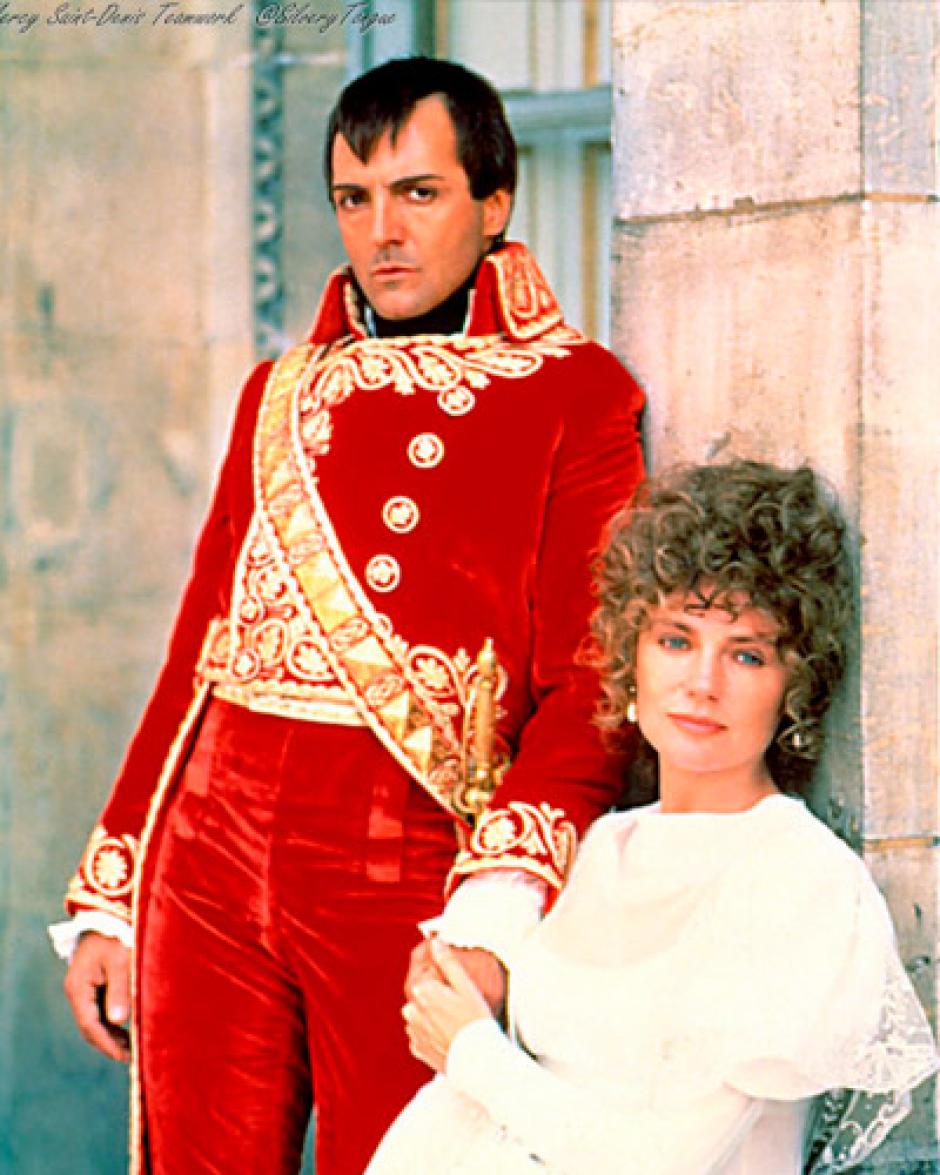 Armand Assante como Napoleón junto a Jacqueline Bisset como Josefina