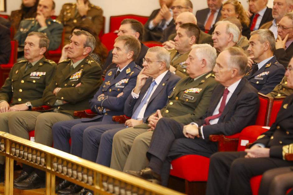 Algunos de los presentes en el Ceseden durante la presentación de la obra ‘Breve historia militar de España’