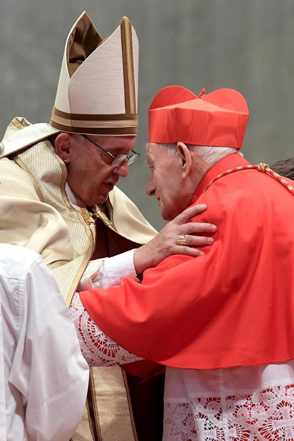 El cardenal Simoni, junto al Papa Francisco