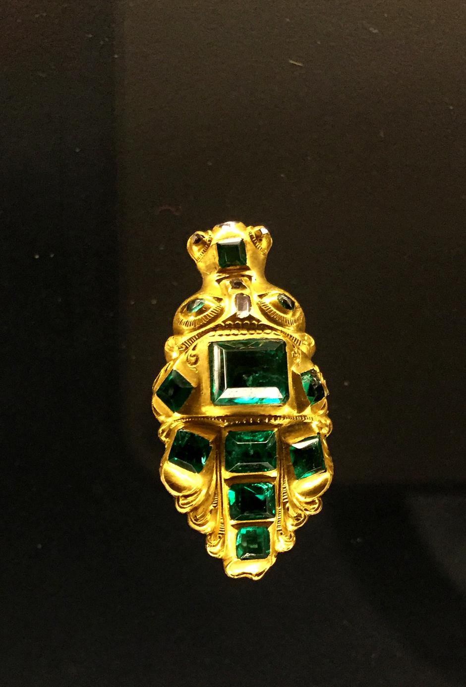 Joyas de oro encontradas en un barco español del siglo XVIII, exhibidas en la ciudad de Mérida en el estado de Yucatán
