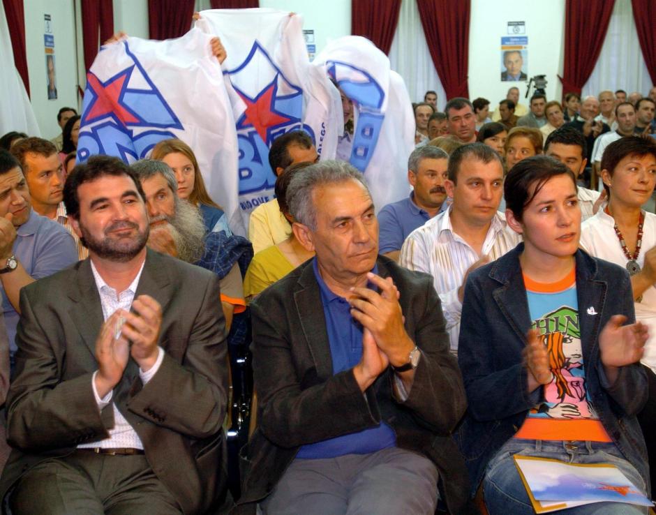 El que fue portavoz del BNG, Anxo Quintana, el candidato para las elecciones europeas, Camilo Nogueira, y Ana Pontón en 2004