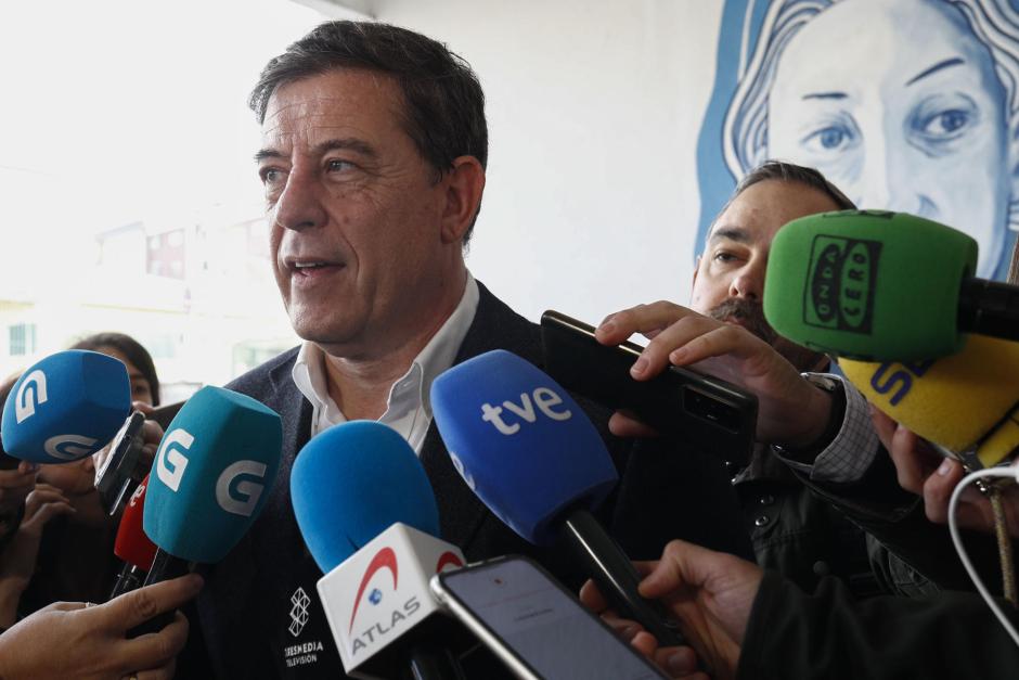 Besteiro comparece ante la prensa después de votar en Lugo