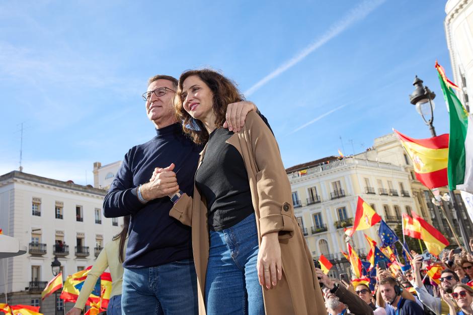 El presidente del Partido Popular, Alberto Núñez Feijóo junto a la presidenta de la Comunidad de Madrid, Isabel Díaz Ayuso