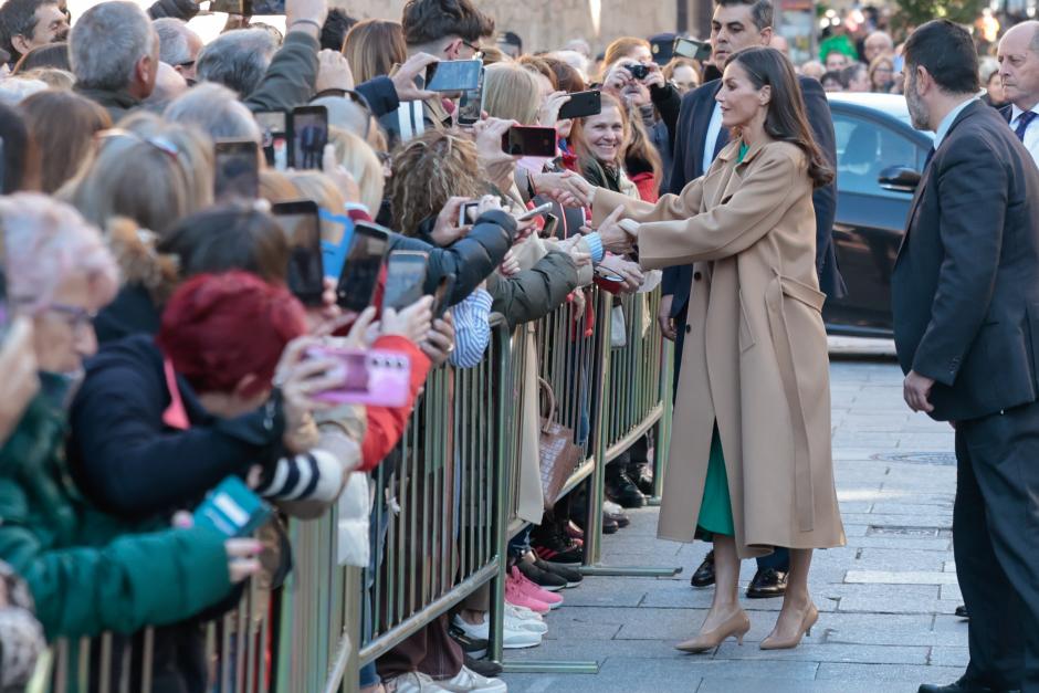 La Reina recibió un baño de masas cuando llegó a Salamanca