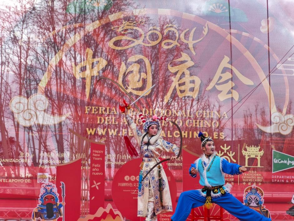 Una actuación en la Feria china