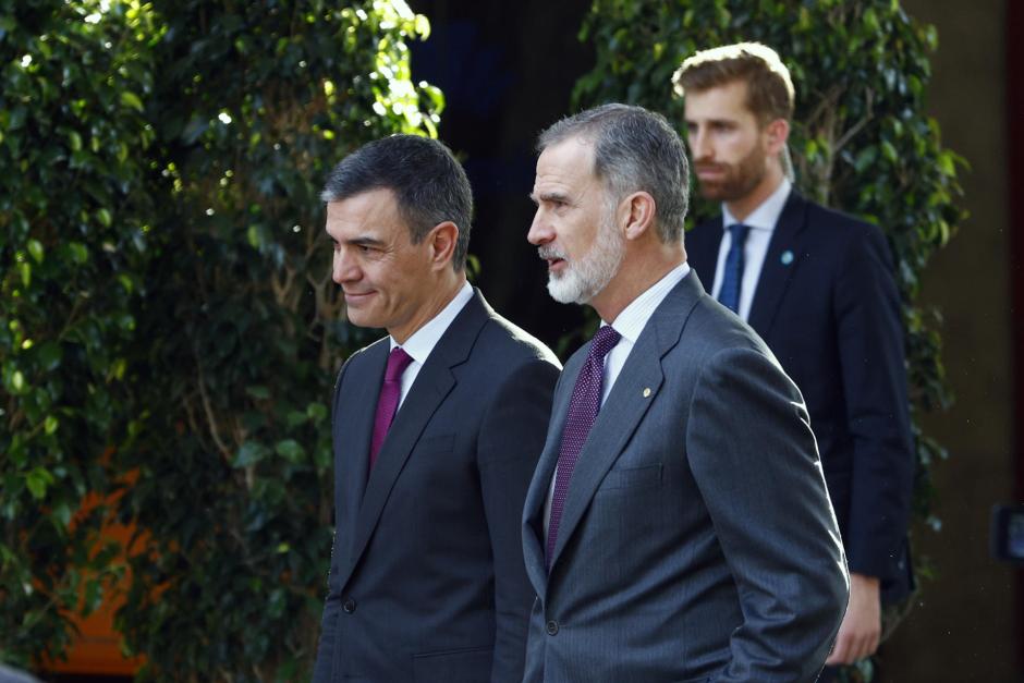 El rey Felipe VI y el presidente del gobierno, Pedro Sánchez, a su llegada a la Fira de Barcelona para el acto oficial de inauguración del MWC 2024