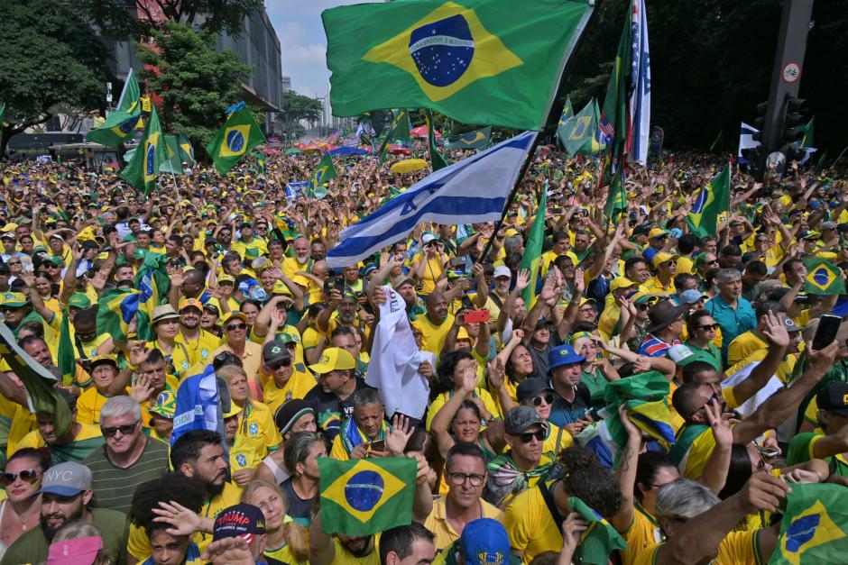 Miles de seguidores del expresidente Jair Bolsonaro se reunieron en Sao Paulo