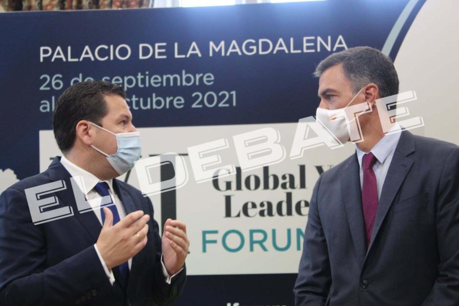 El presidente del Gobierno, Pedro Sánchez, junto a Jacobo Pombo, salpicado por la trama de mordidas