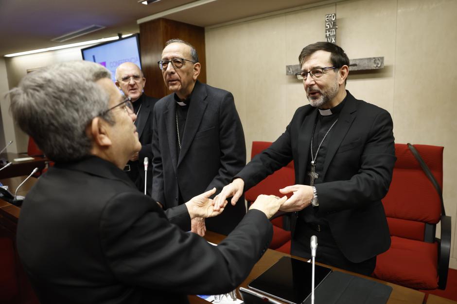 Luis Argüello saluda al cardenal José Cobo