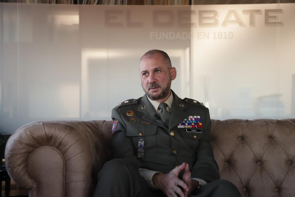 El teniente coronel Miguel Ángel Franco, durante un momento de la entrevista en El Debate