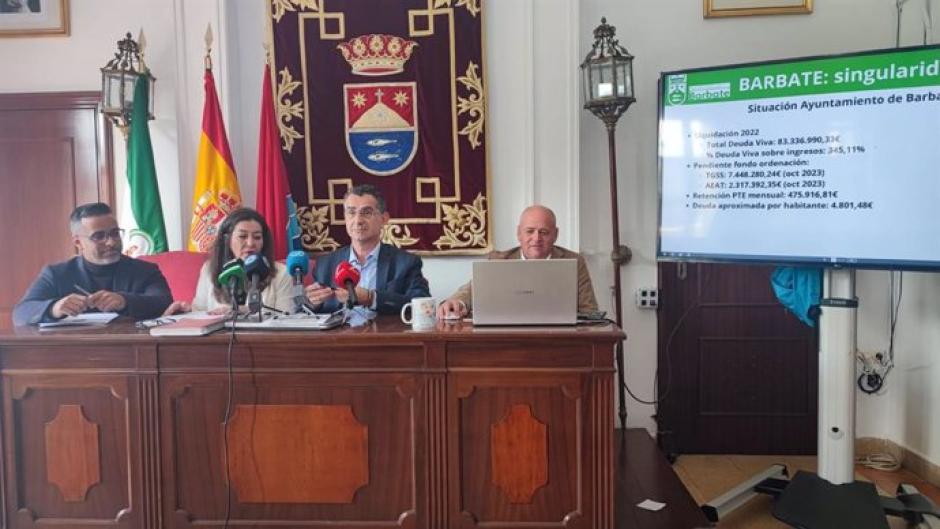 El alcalde de Barbate, Miguel Molina, presentan el Plan de Especial Singularidad para el municipio.