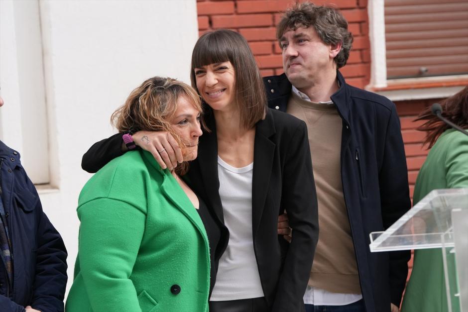 Eneko Andueza, el viernes, con la familia del socialista asesinado por ETA, Isaías Carrasco