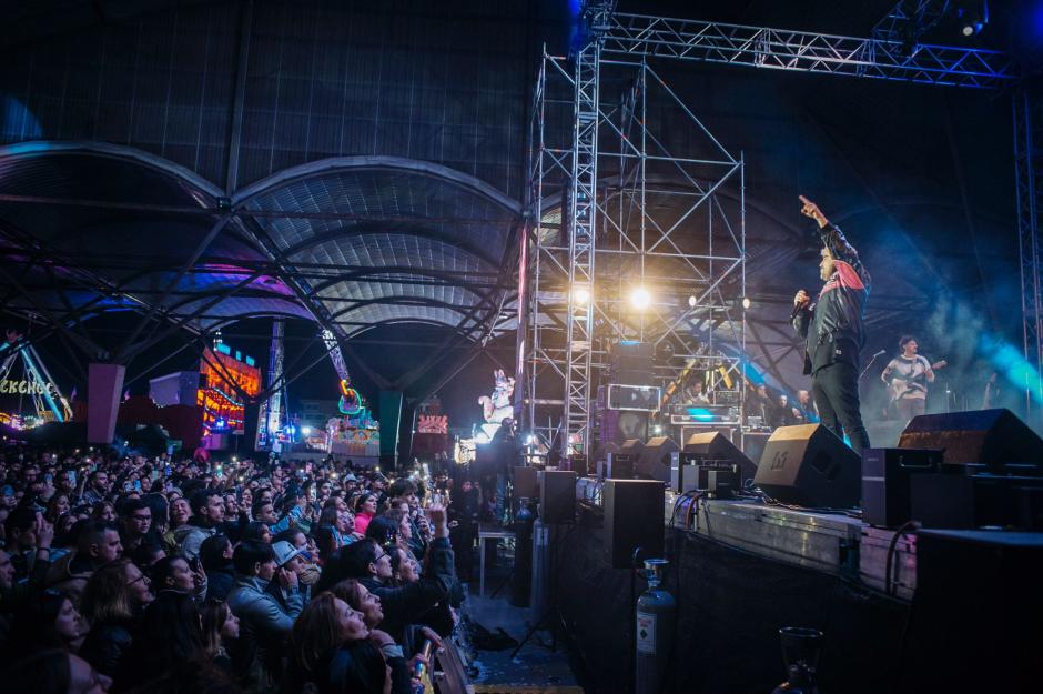 El cantante sevillano Beret, en uno de los conciertos de las fiestas de Castellón