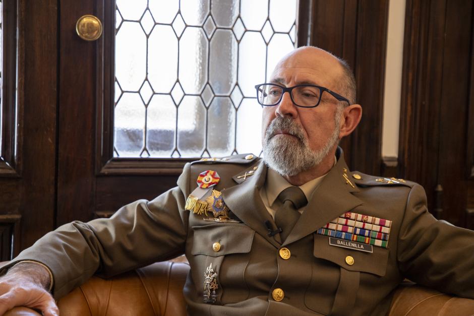 El teniente general Ballenilla, en su despacho del Ceseden durante la entrevista con El Debate