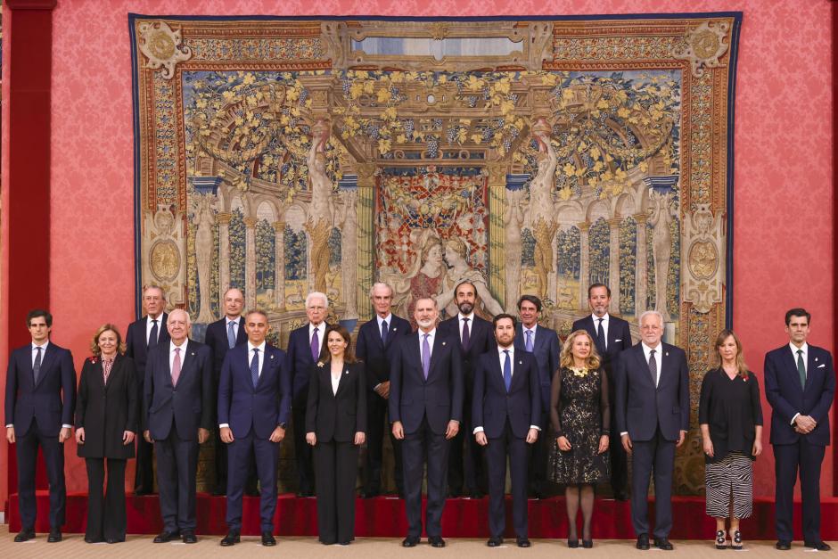Don Felipe con los miembros del Consejo de la Diputación Permanente y Consejo de la Grandeza de España y Títulos del Reino